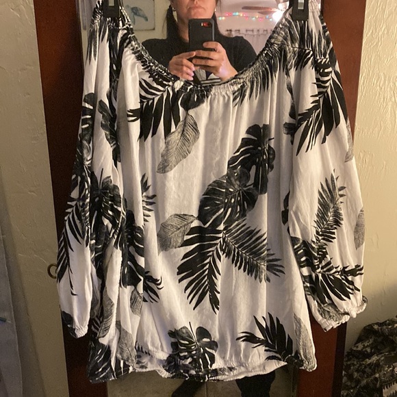 Old navy off the shoulder shirt - Picture 2 of 3